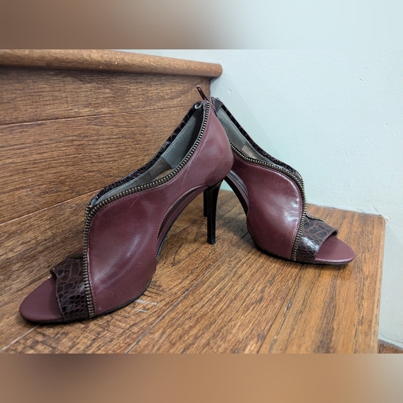 Carlos by Carlos Santana burgundy Passion Zippered stiletto skyscaper Heels Sz 7 - Picture 3 of 15